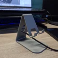Giá đỡ điện thoại tối giản có khe đi dây cáp - Thumbnail 1
