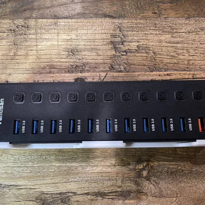 Giá treo tường cho USB Hub Vantisan