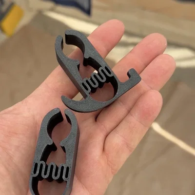 Móc kẹp đa năng cho ống tròn 16mm-30mm (Universal Pipe Clamp)