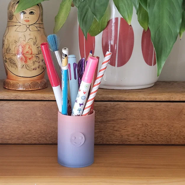 Ống cắm bút 3D thiết kế mặt cười dễ thương (Pencil/Pen Pot) - Image 1