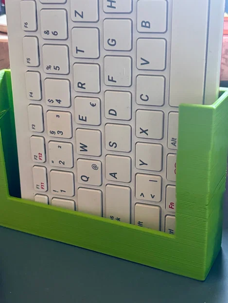 Giá treo tường cho Raspberry Pi 400 với logo Raspberry Pi - Image 2