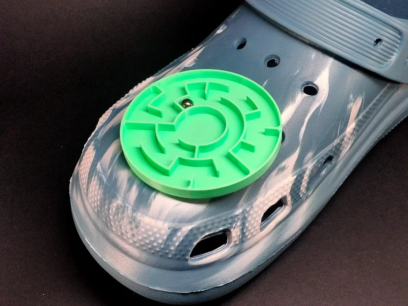 Mê cung nhỏ gắn dép Crocs - Image 2