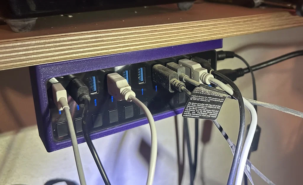 Ngàm gắn Hub USB Sabrent - Image 1