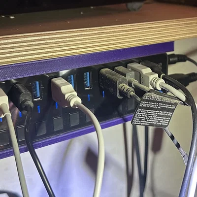 Ngàm gắn Hub USB Sabrent