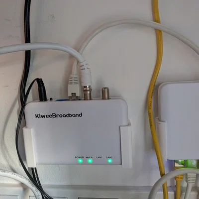 Giá treo tường cho Kiwee Broadband MoCA 2.5 Adapter
