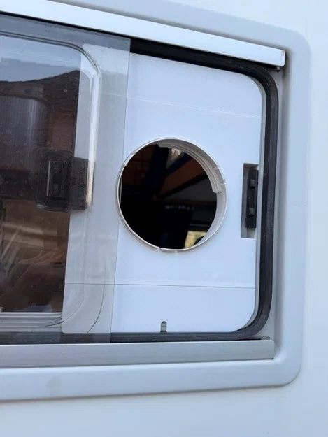 Bộ chuyển đổi ống thoát khí máy lạnh cho cửa sổ trượt xe motorhome Seitz - Image 3