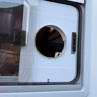 Bộ chuyển đổi ống thoát khí máy lạnh cho cửa sổ trượt xe motorhome Seitz
