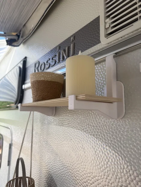 Kệ treo rãnh Keder kèm móc cho xe Caravan (Tabbert Rossini) - Image 1