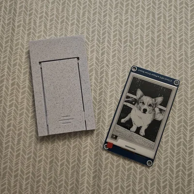 Khung ảnh kiểu Polaroid kèm chân chống cho màn hình E-ink NFC 2.7 inch