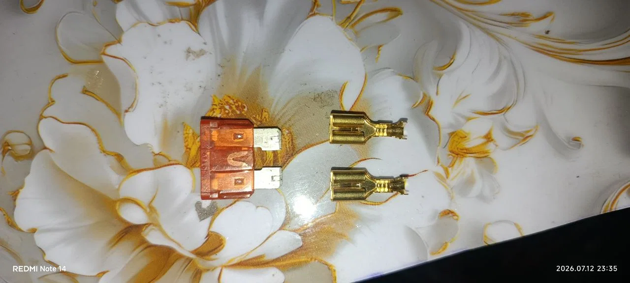 Giá đỡ cầu chì ô tô tiện dụng - Thiết kế 3D dễ lắp đặt - Image 1