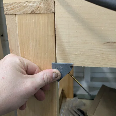 Dụng cụ hỗ trợ khoan góc 45 độ tiện lợi cho đồ gỗ (Drilling Jig)