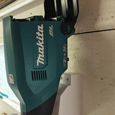 Giá treo tường cho máy cắt cỏ Makita DUR369AZ