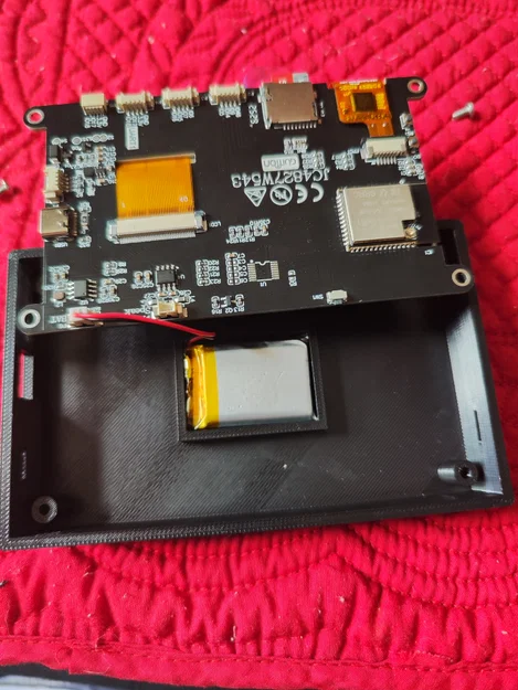 Khung vỏ 3D cho màn hình Guition ESP32-S3 4.3 inch có khay pin - Image 1