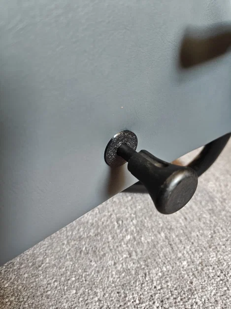Miếng đệm (grommet) tay khóa ghế cho xe Classic Mini - Image 1