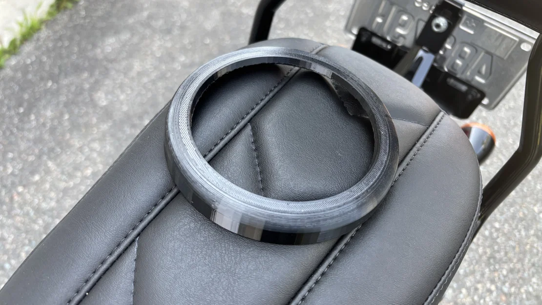 Viền ốp trang trí màu đen cho đồng hồ 5 inch xe Harley Softail - Image 2