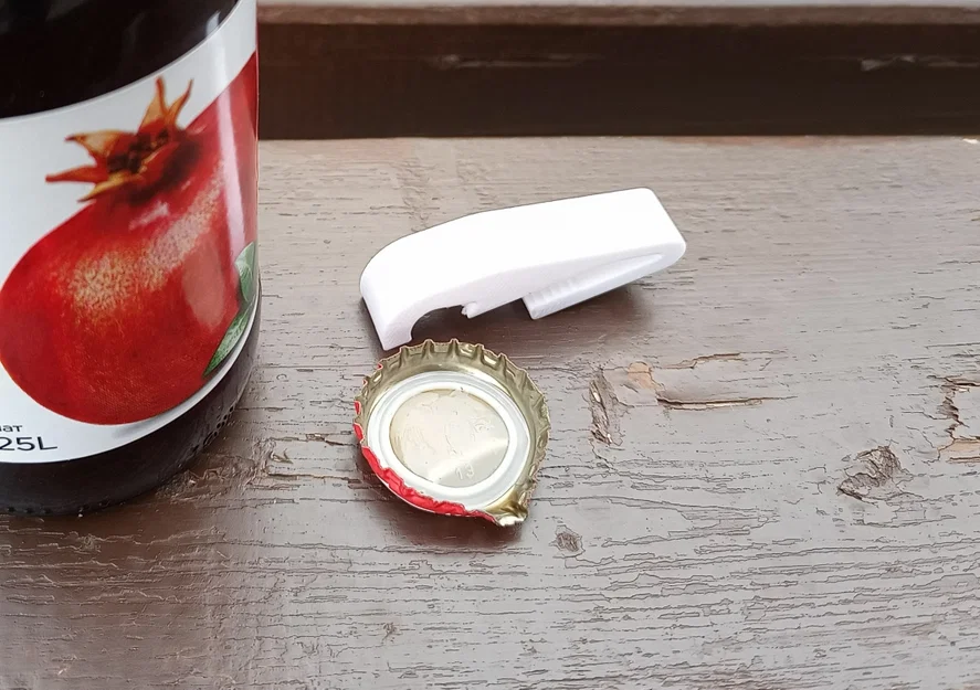 Dụng cụ mở nắp chai mini kẹp vành nón, dây lưng siêu tiện lợi - Image 1
