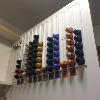 Giá treo tường đựng viên nén Nespresso nhỏ gọn