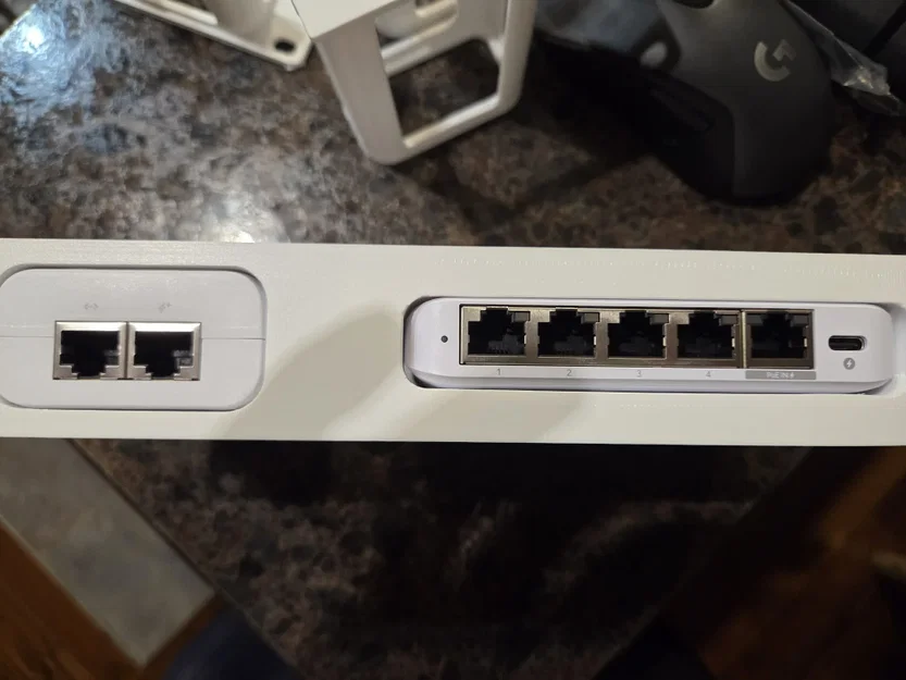 Khung gắn tủ rack 10-inch cho Unifi PoE+ Injector và Flex Mini 2.5G - Image 1
