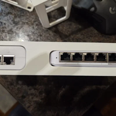Khung gắn tủ rack 10-inch cho Unifi PoE+ Injector và Flex Mini 2.5G