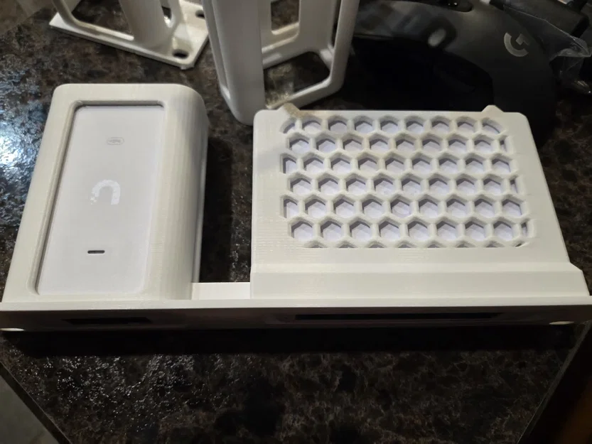 Khung gắn tủ rack 10-inch cho Unifi PoE+ Injector và Flex Mini 2.5G - Image 2