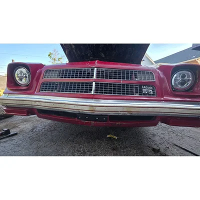 Giá đỡ bảng số xe Chevelle Laguna S-3 đời 1975/76