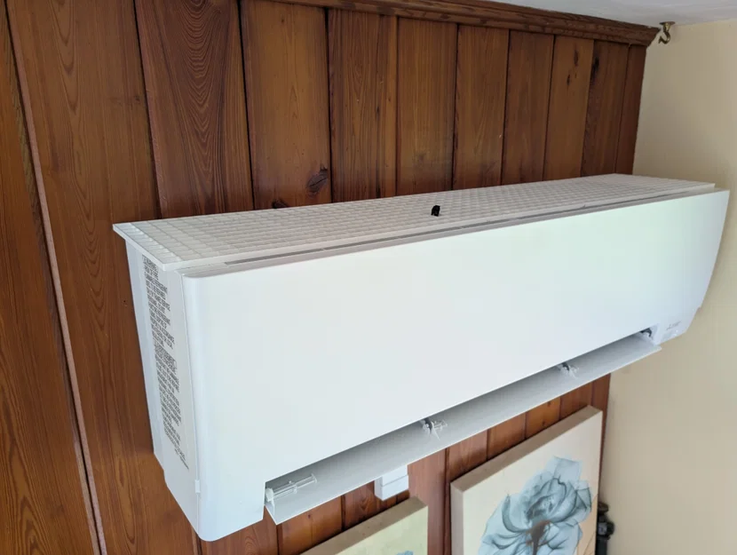 Tấm lưới bảo vệ máy lạnh chống mèo leo trèo (Mini-Split Cat Guard) - Image 1