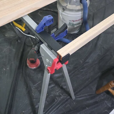 Gá kẹp giữ thanh gỗ trên giá đỡ hỗ trợ chà nhám cho thợ mộc