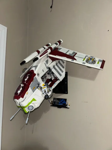 Giá treo tường cho Lego UCS Gunship - Image 1