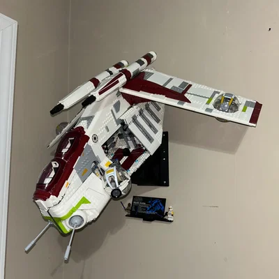 Giá treo tường cho Lego UCS Gunship
