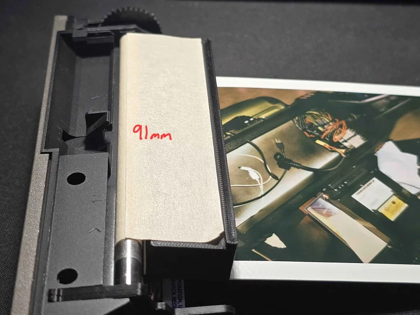 Hướng dẫn dán băng dính trên trục lăn Polaroid Spectra và linh kiện phụ - Image 1