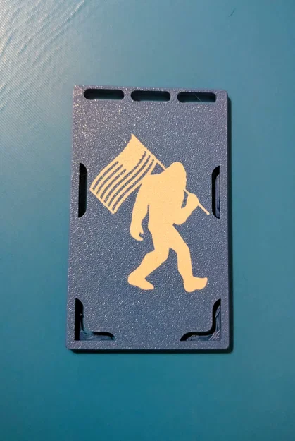 Hộp Đựng Thẻ/ID Hình Bigfoot Patriotic - Image 5