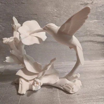 Mô hình chim ruồi (Hummingbird Figurine)