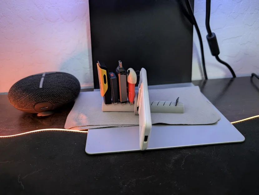 Khay Đựng USB và Thẻ Nhớ Micro SD - Image 1