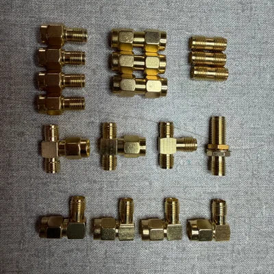 Bộ nắp và nút chặn SMA màu hồng/xanh giúp phân biệt đầu đực-cái