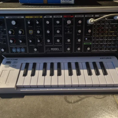 Pad gắn Rack 19 inch cho Behringer Model 15