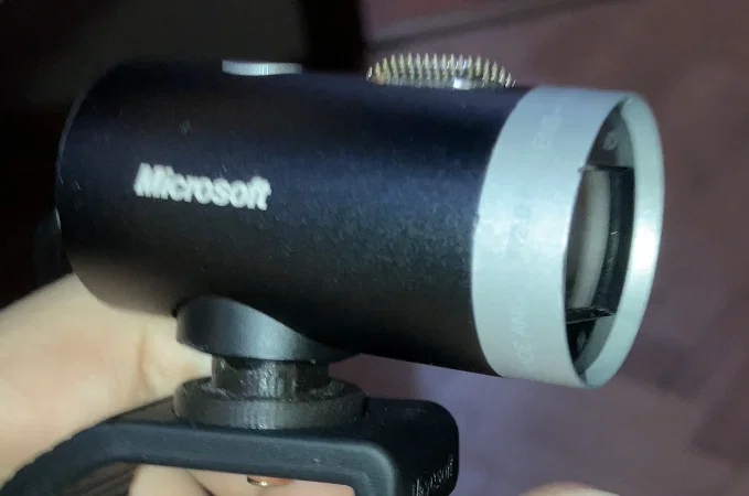 Sửa chữa bản lề cho Microsoft LifeCam Cinema - Image 3