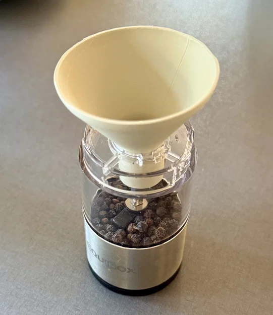 Phễu tiếp gia vị 3D tiện dụng cho cối xay tiêu (Salt and Pepper Grinder) - Image 1