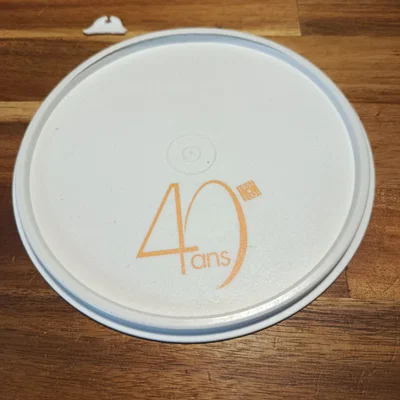 Nắp đậy hộp Tupperware (Phiên bản kỷ niệm 40 năm)