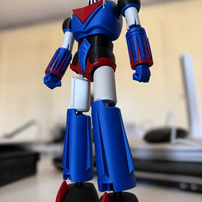 Grɘndizer: Siêu robot cổ điển thập niên 1970 với khớp nối linh hoạt