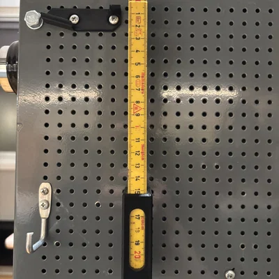 Giá đỡ thước gấp gắn bảng Pegboard
