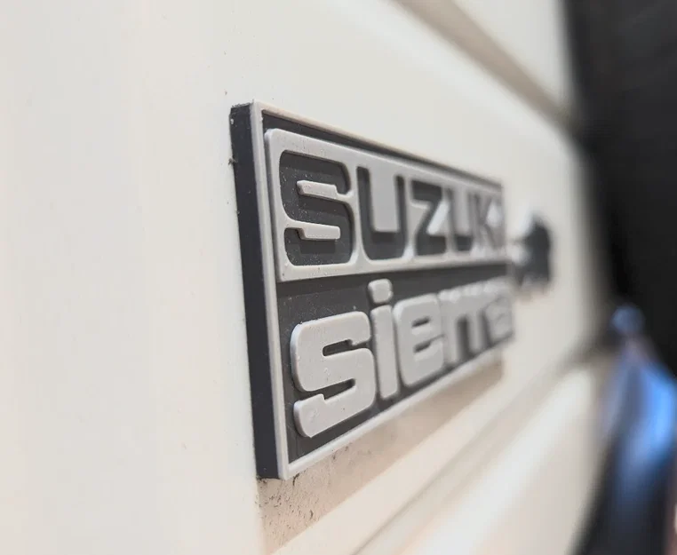 Mẫu in 3D logo đuôi xe Suzuki Sierra (Suzuki Sierra Rear Emblem) - Image 2