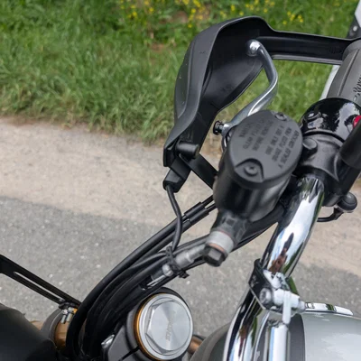 Pat Gắn Đèn Xi Nhan Trước Cho Royal Enfield Bear 650