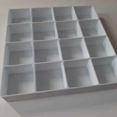 Khay đựng sơn móng tay 16 ô - Thiết kế nhỏ gọn, tiện lợi