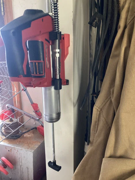 Giá treo tường cho súng bơm mỡ Milwaukee M12 - Image 3
