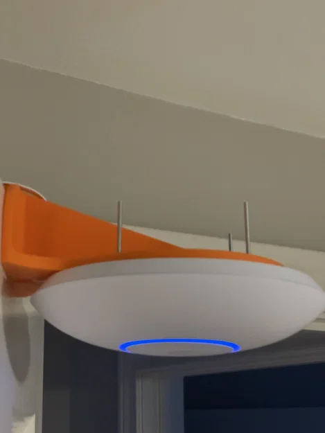 Giá treo Unifi U7 Access Point lên cửa - Giải pháp 3D không cần khoan - Image 1