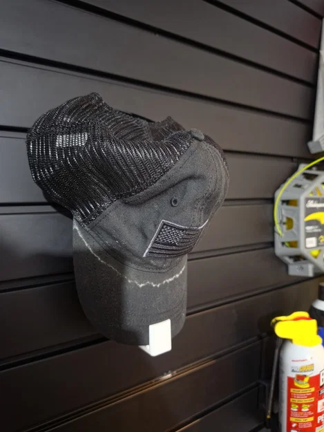 Móc treo nón gắn tường Slatwall - Giải pháp sắp xếp thông minh - Image 1