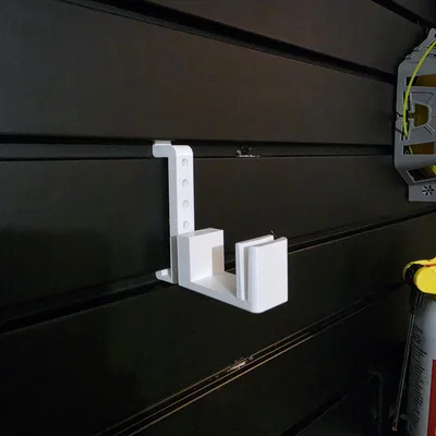 Móc treo nón gắn tường Slatwall - Giải pháp sắp xếp thông minh