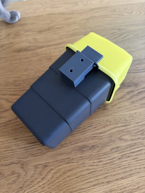 Giá treo tường cho hộp đựng vật sắc nhọn (Sharps Bin Mount) - Image 2