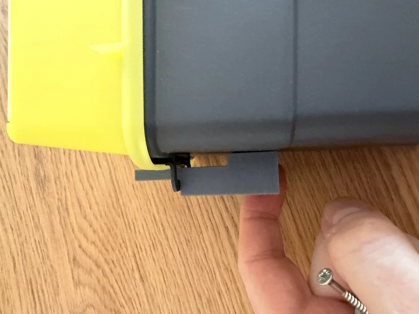 Giá treo tường cho hộp đựng vật sắc nhọn (Sharps Bin Mount) - Image 3