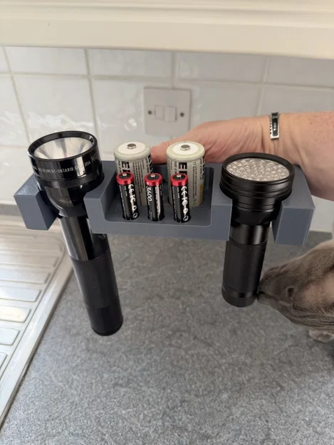 Giá Treo Đèn Pin Maglite và Đèn UV Đa Năng Có Ngăn Chứa Pin - Image 1